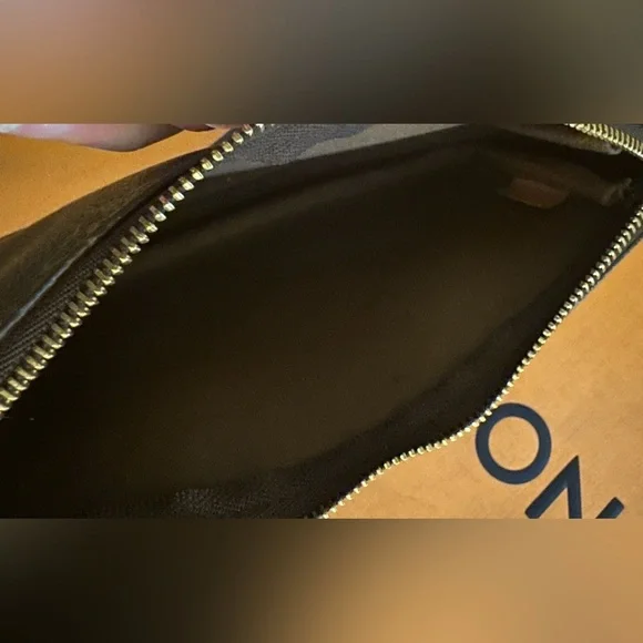 LOUIS VUITTON Monogram Mini Pochette Accessories - Picture 4 of 5